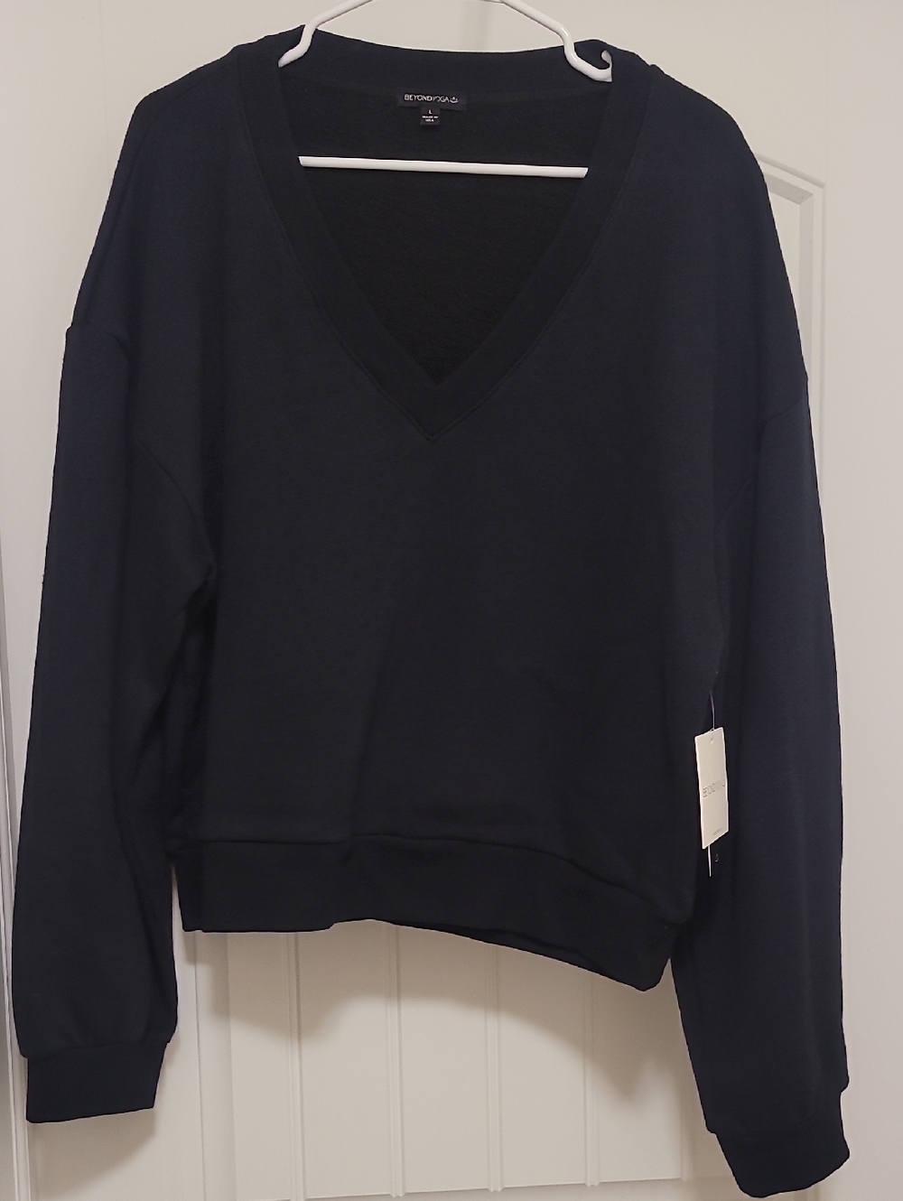 Beyond Yoga Women's LuxeFleece V-neck Sweatshirt In Black